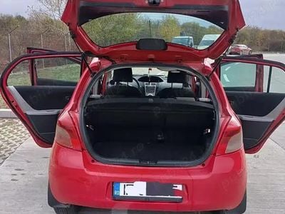 Utilizat 2006 Toyota Yaris Berlinǎ | 2.800 EUR