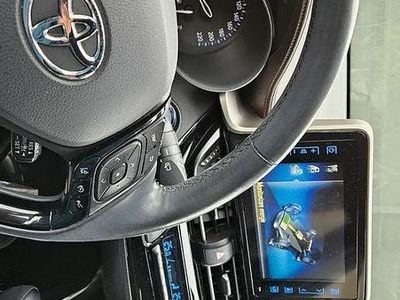 Second-hand Toyota C-HR 122 CP (89 kW) 2017 Culoarealb SUV