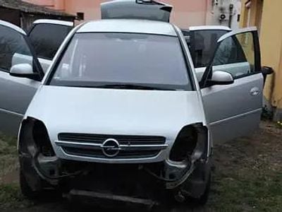 Gri Utilizat 2005 Opel Meriva Monovolum | 550 EUR (Preț bun)