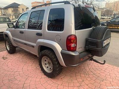 Argintiu Utilizat 2004 Jeep Cherokee SUV | 2.800 EUR