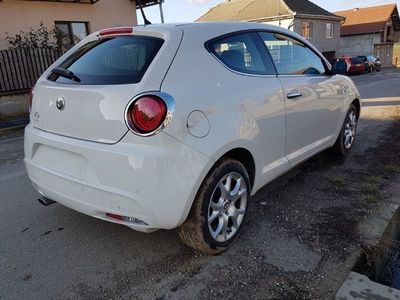 Alb Utilizat 2010 Alfa Romeo MiTo Distinctive Hatchback | 5.290 EUR