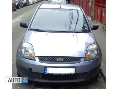 Second-hand Ford Fiesta 73 CP (53 kW) 2005 Albastru marin Hatchback