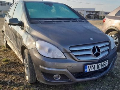 Mercedes B180