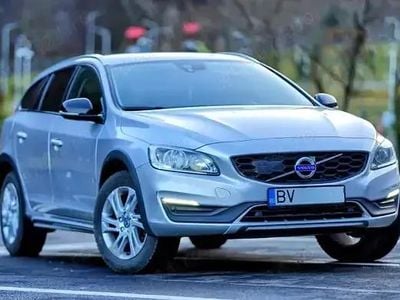 Gri Utilizat 2018 Volvo V60 CC Break | 15.400 EUR