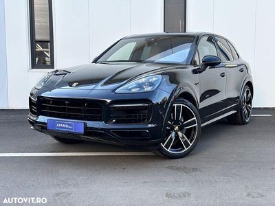 Culoarenegru Utilizat 2021 Porsche Cayenne S E-Hybrid SUV | 68.900 EUR