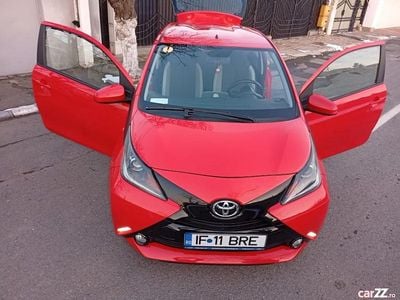 Second-hand Toyota Aygo 51 CP (37 kW) 2015 Rosu Hatchback