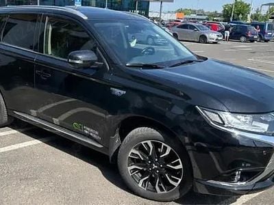 Second-hand Mitsubishi Outlander P-HEV 200 CP (147 kW) 2016 SUV