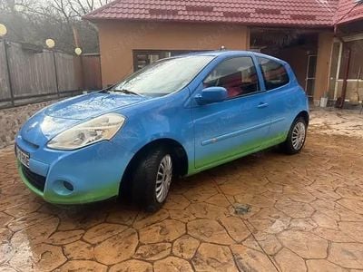 Second-hand Renault Clio III 75 CP (55 kW) 2013 Albastru Hatchback