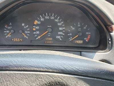 Alb Utilizat 1996 Mercedes E220 Berlinǎ | 1.250 EUR