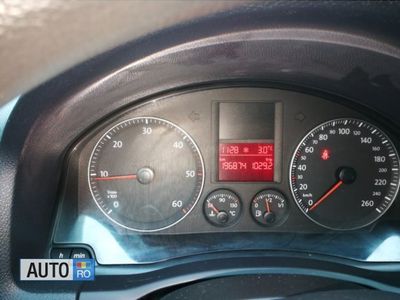 Second-hand VW Golf IV 105 CP (77 kW) 2005 Albastru Berlinǎ