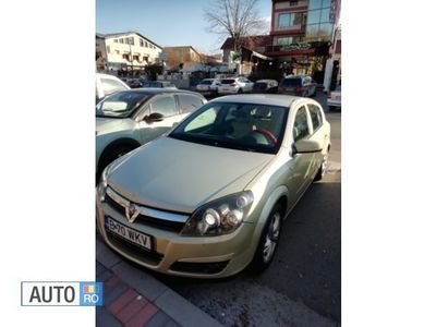 Auriu Utilizat 2004 Opel Astra Hatchback | 2.600 EUR (Puțin scump)
