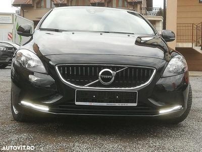 Culoarenegru Second-hand 2018 Volvo V40 Kinetic Hatchback | 15.450 EUR