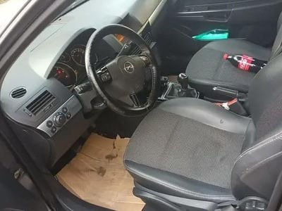 Gri Utilizat 2010 Opel Astra Hatchback | 222 EUR