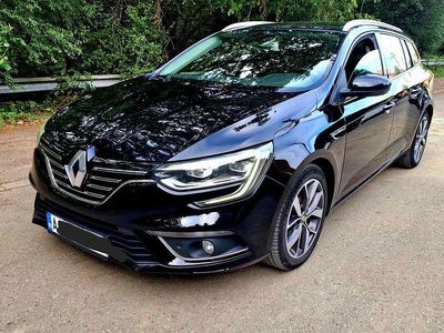 Culoarenegru Utilizat 2017 Renault Mégane GrandTour Bose Edition Break | 9.450 EUR (Scump)