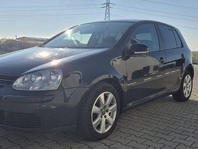 Second-hand VW Golf IV Comfortline 105 CP (77 kW) 2005 Culoarenegru Hatchback
