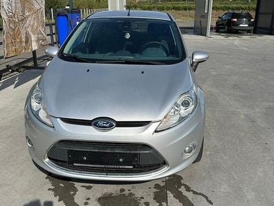 Second-hand Ford Fiesta Titanium 70 CP (51 kW) 2011 Culoareargint Hatchback