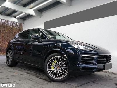Second-hand Porsche Cayenne Platinum Edition 462 CP (339 kW) 2022 Culoarealbastru SUV