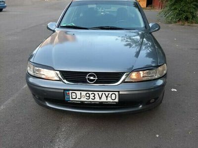 Gri Utilizat 2001 Opel Vectra Berlinǎ | 1.000 EUR