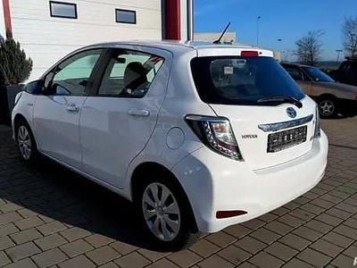Second-hand Toyota Yaris Hybrid 110 CP (80 kW) 2013 Alb Hatchback