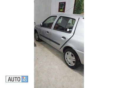 Second-hand Renault Clio 55 CP (40 kW) 2005 Gri Cabrio