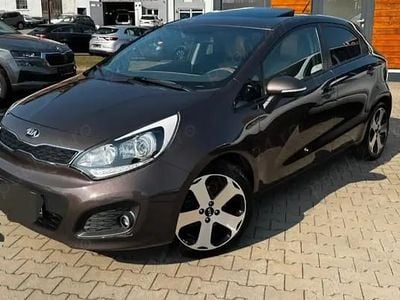 Maro Utilizat 2012 Kia Rio FIFA World Cup Edition Hatchback | 7.350 EUR (Preț OK)