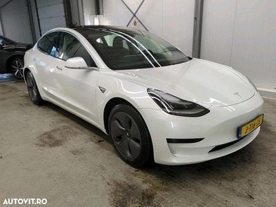 Second-hand Tesla Model 3 Standard Range Plus 239 kW (325 CP) 2020 Culoarealb Berlinǎ