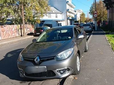 Gri Utilizat 2015 Renault Fluence Berlinǎ | 7.500 EUR (Puțin scump)