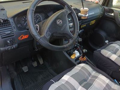 Utilizat 2005 Opel Zafira Monovolum | 2.800 EUR