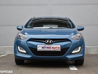 Culoarealbastru Utilizat 2012 Hyundai i30 Style Break | 6.999 EUR