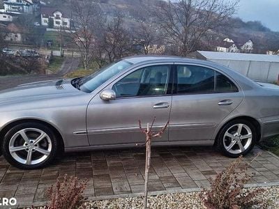 Culoarebej Utilizat 2003 Mercedes E200 Elegance Berlinǎ | 5.900 EUR