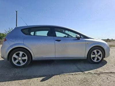 Argintiu Utilizat 2008 Seat Leon Hatchback | 2.200 EUR (Super Preț)