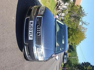 Utilizat 2004 Audi A8 Berlinǎ | 3.200 EUR