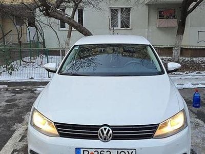 Second-hand VW Jetta Trendline 105 CP (77 kW) 2011 Culoarealb Berlinǎ