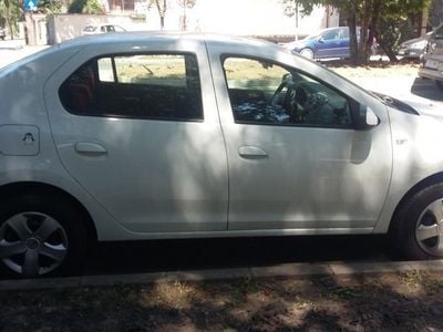 Second-hand Dacia Logan 90 CP (66 kW) 2015 Alb Berlinǎ