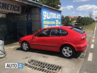 Rosu Utilizat 2002 Seat Leon Hatchback | 2.200 EUR
