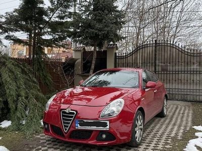Second-hand Alfa Romeo Giulietta 170 CP (125 kW) 2011 Culoarerosu Hatchback
