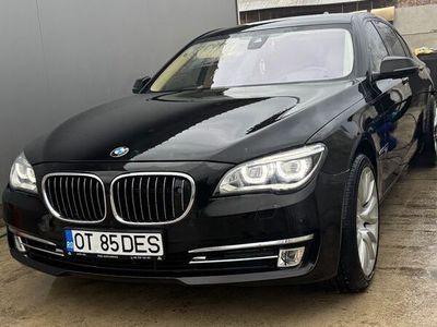 Negru Utilizat 2014 BMW 750L Berlinǎ | 17.999 EUR