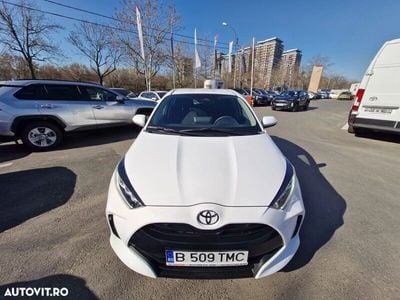 Alb Utilizat 2024 Toyota Yaris Hybrid Business Edition Hatchback | 22.700 EUR (Puțin scump)