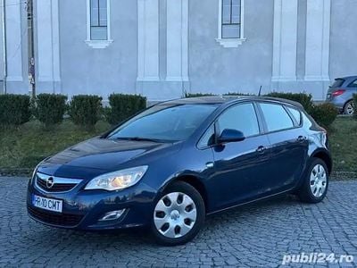 Albastru Utilizat 2012 Opel Astra SUV | 2.950 EUR