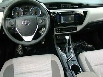 Second-hand Toyota Corolla 175 CP (128 kW) 2017 Argintiu Berlinǎ