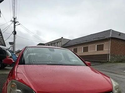 Rosu Second-hand 2006 Opel Astra Hatchback | 2.200 EUR (Preț OK)