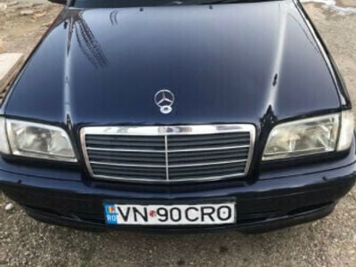 Second-hand Mercedes C250 150 CP (110 kW) 2000 Albastru Berlinǎ