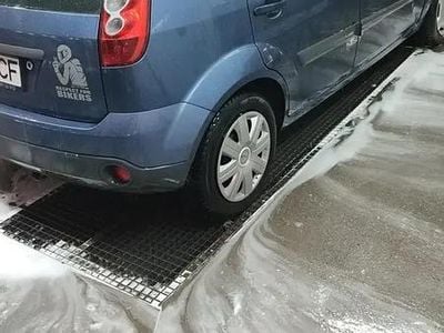 Albastru Utilizat 2006 Ford Fiesta Hatchback | 900 EUR (Preț bun)