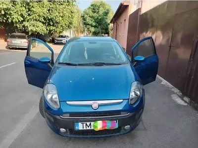 Second-hand Fiat Punto 51 CP (37 kW) 2011 Albastru Hatchback