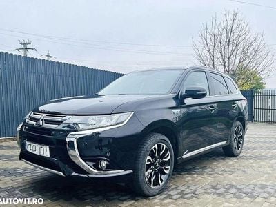 Second-hand Mitsubishi Outlander P-HEV 201 CP (147 kW) 2015 Culoarenegru SUV