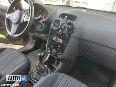 Second-hand Opel Corsa 75 CP (55 kW) 2010 Gri Berlinǎ