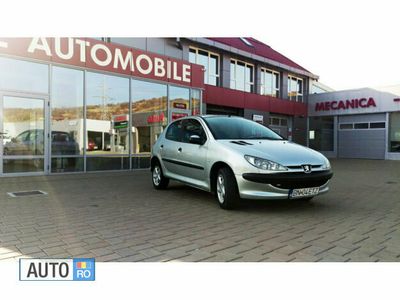 Second-hand Peugeot 206 68 CP (50 kW) 2004 Argintiu Hatchback