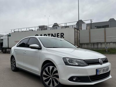 second-hand VW Jetta Hybrid / an fabricație 2013