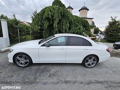 Culoarealb Utilizat 2017 Mercedes E220 Exclusive Berlinǎ | 21.500 EUR (Preț bun)