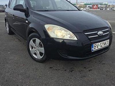Second-hand Kia Ceed 90 CP (66 kW) 2007 Culoarenegru Hatchback